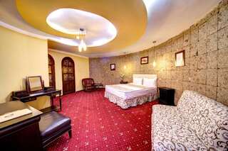 Отель House of Dracula Hotel Пояна-Брашов Двухместный номер Делюкс с 1 кроватью или 2 отдельными кроватями-2